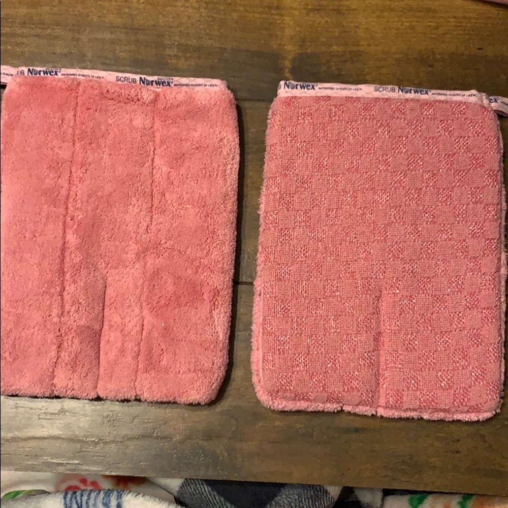 Norwex bathroom scrub mitt